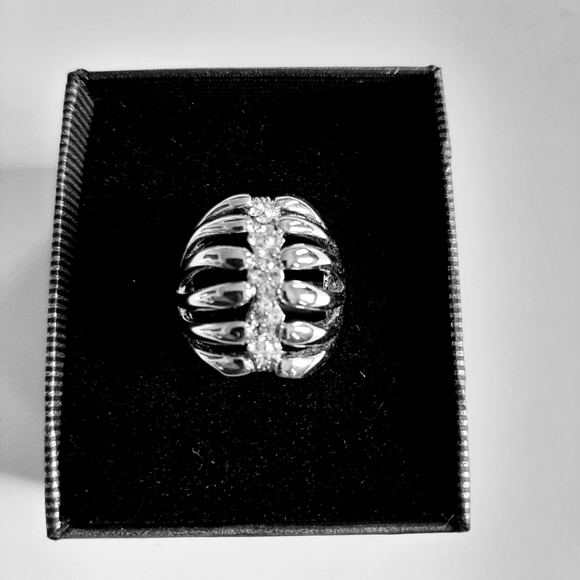 Silver Ring - Picture 4 of 4